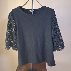 Free The Roses Women's Black Top W/Lace Sleeves; Size M